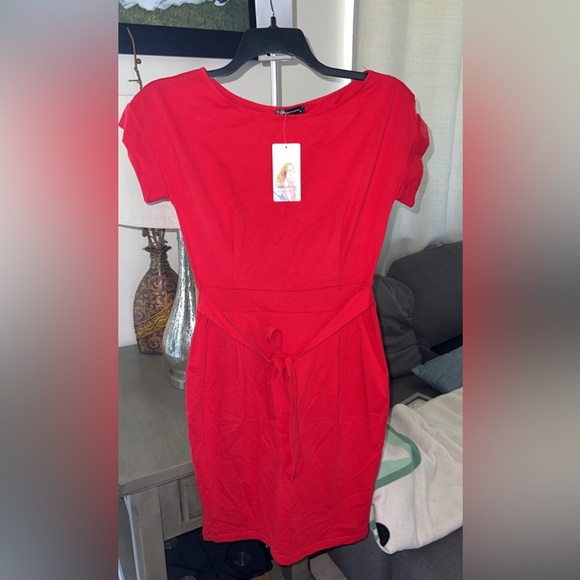 Red Dress - Picture 4 of 7